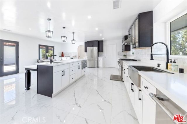 2199 Summitridge Drive, Beverly Hills, CA 90210