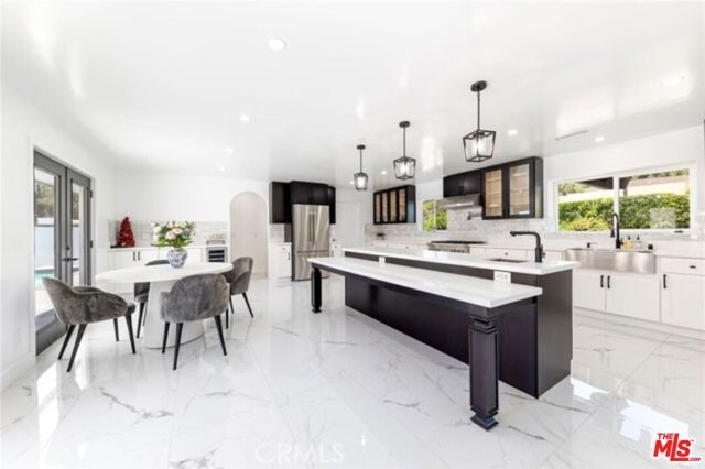 2199 Summitridge Drive, Beverly Hills, CA 90210