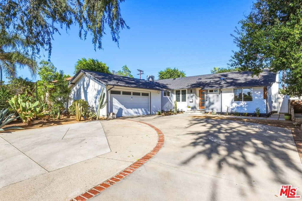 7954 Loma Verde Avenue, Los Angeles, CA 91304 — photo 2