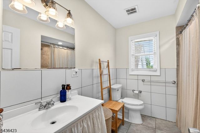 407 Saint Marks St 2, Linden City, NJ 07036
