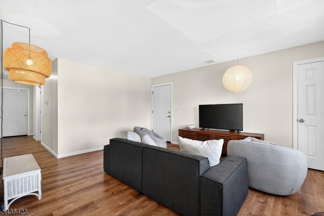 407 Saint Marks St 2, Linden City, NJ 07036