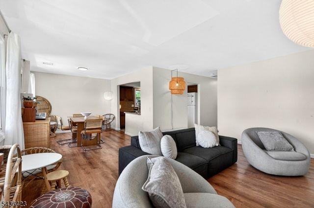 407 Saint Marks St 2, Linden City, NJ 07036