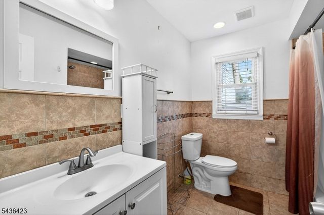 407 Saint Marks St 2, Linden City, NJ 07036