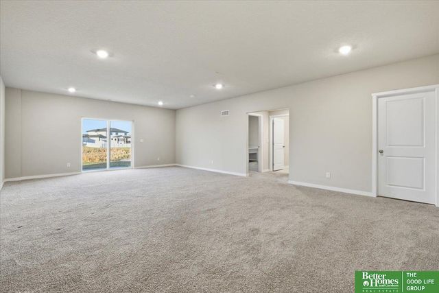 6228 Clear Creek Street, Papillion, NE 68157