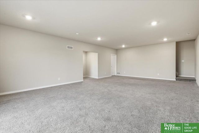 6228 Clear Creek Street, Papillion, NE 68157