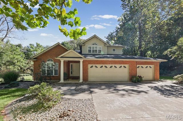 7511 Ingham Lane, Godfrey, IL 62035