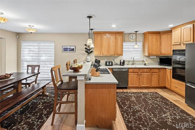 7511 Ingham Lane, Godfrey, IL 62035