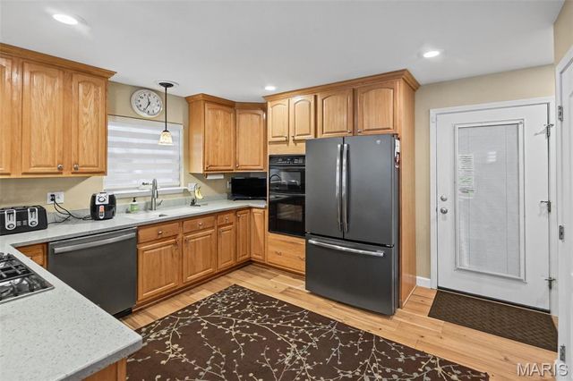 7511 Ingham Lane, Godfrey, IL 62035