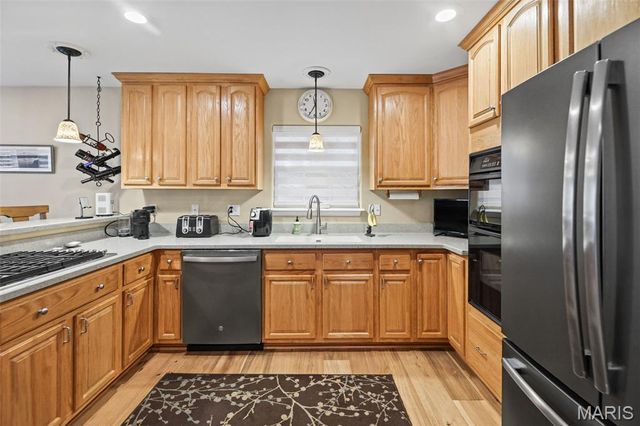 7511 Ingham Lane, Godfrey, IL 62035