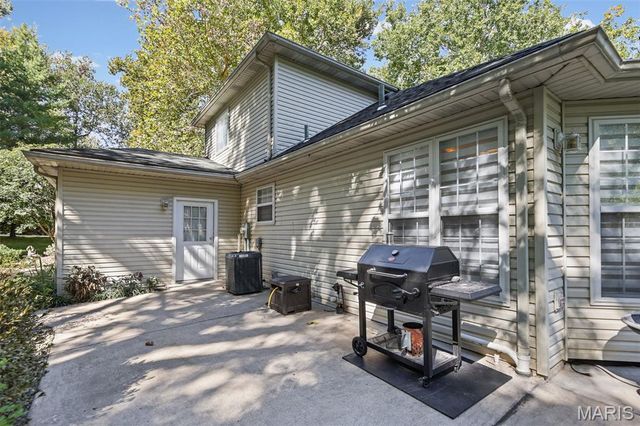 7511 Ingham Lane, Godfrey, IL 62035