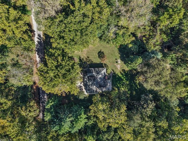 7511 Ingham Lane, Godfrey, IL 62035