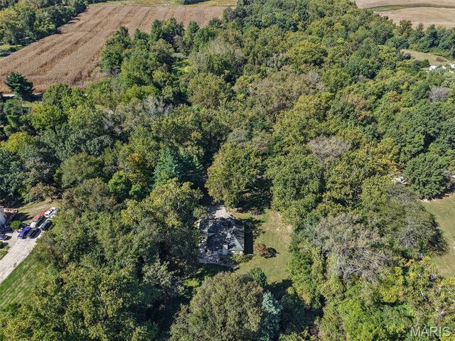 7511 Ingham Lane, Godfrey, IL 62035