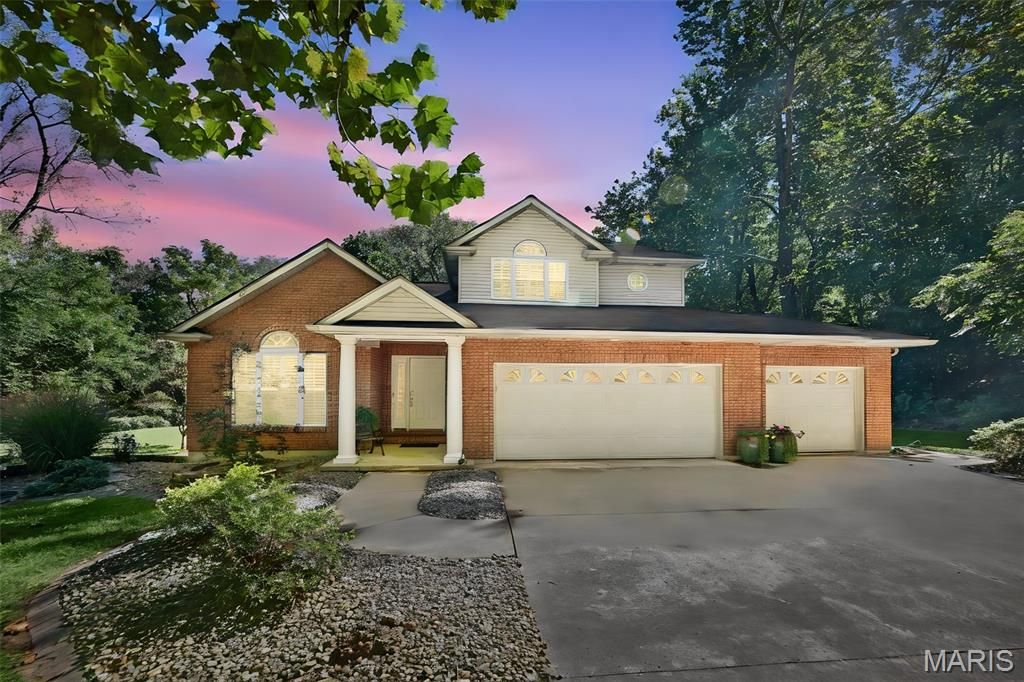 7511 Ingham Lane, Godfrey, IL 62035