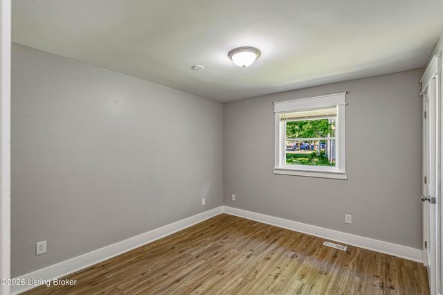 400 Maple Ct, La Grange, KY 40031