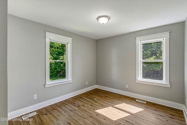 400 Maple Ct, La Grange, KY 40031