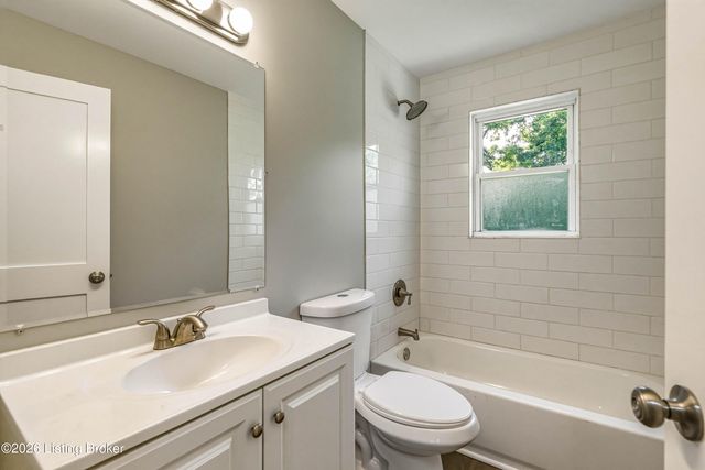 400 Maple Ct, La Grange, KY 40031