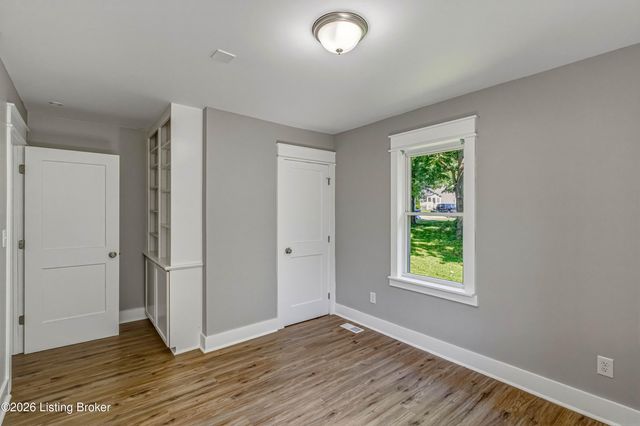 400 Maple Ct, La Grange, KY 40031