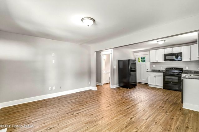 400 Maple Ct, La Grange, KY 40031