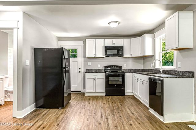 400 Maple Ct, La Grange, KY 40031