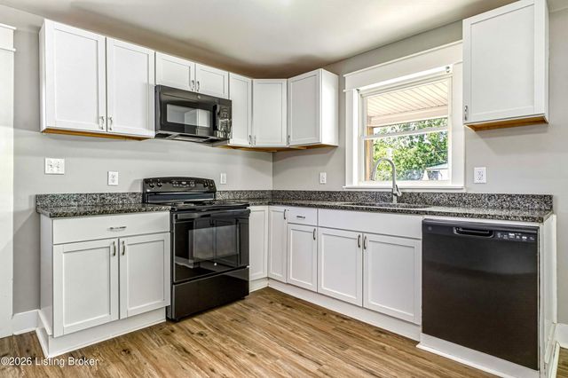 400 Maple Ct, La Grange, KY 40031