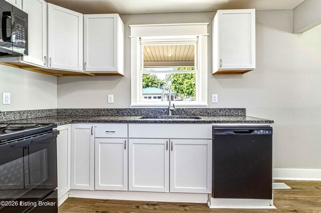 400 Maple Ct, La Grange, KY 40031
