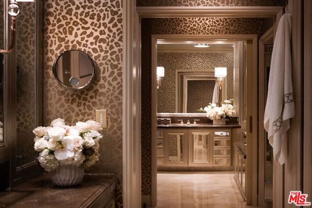 225 N Canon Drive 7D, Beverly Hills, CA 90210