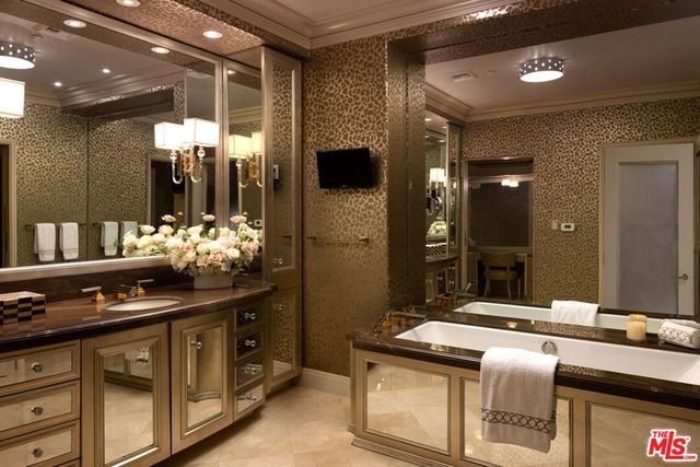 225 N Canon Drive 7D, Beverly Hills, CA 90210