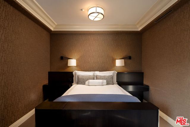 225 N Canon Drive 7D, Beverly Hills, CA 90210