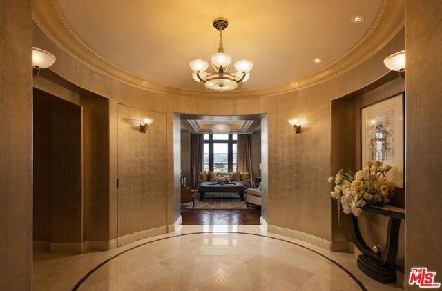 225 N Canon Drive 7D, Beverly Hills, CA 90210