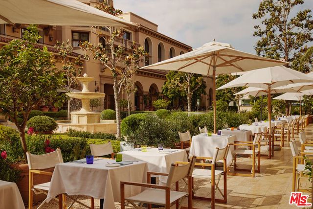 225 N Canon Drive 7D, Beverly Hills, CA 90210