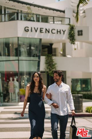 225 N Canon Drive 7D, Beverly Hills, CA 90210