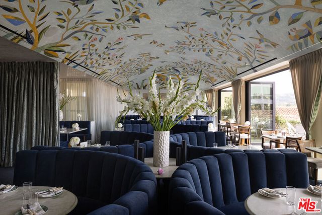 225 N Canon Drive 7D, Beverly Hills, CA 90210
