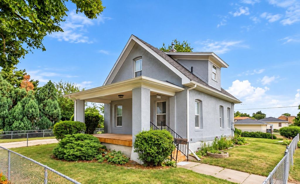 1700 AVENUE D, Council Bluffs, IA 51501