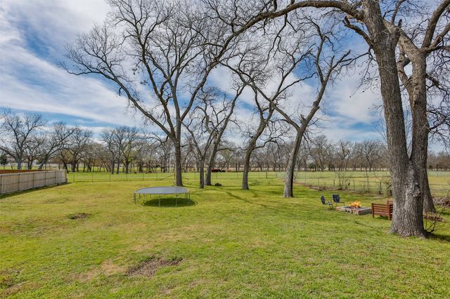 1107 Nortman Drive, Lindsay, TX 76250