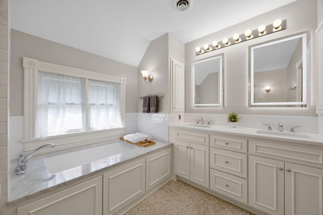 695 Fairmount Avenue, Saint Paul, MN 55105