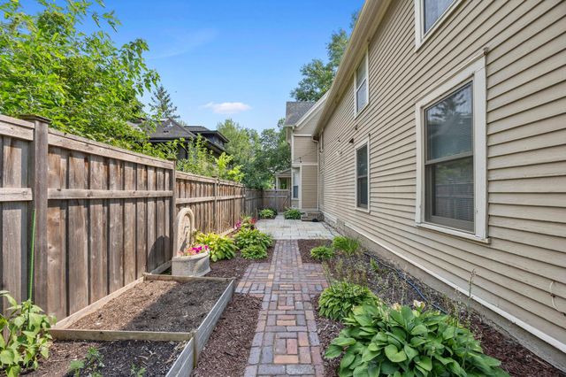 695 Fairmount Avenue, Saint Paul, MN 55105
