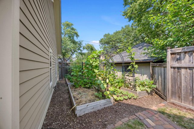 695 Fairmount Avenue, Saint Paul, MN 55105