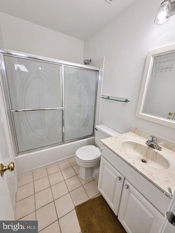 14829 HANCOCK CT, Centreville, VA 20120