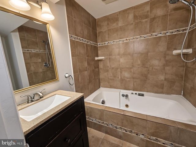 14829 HANCOCK CT, Centreville, VA 20120