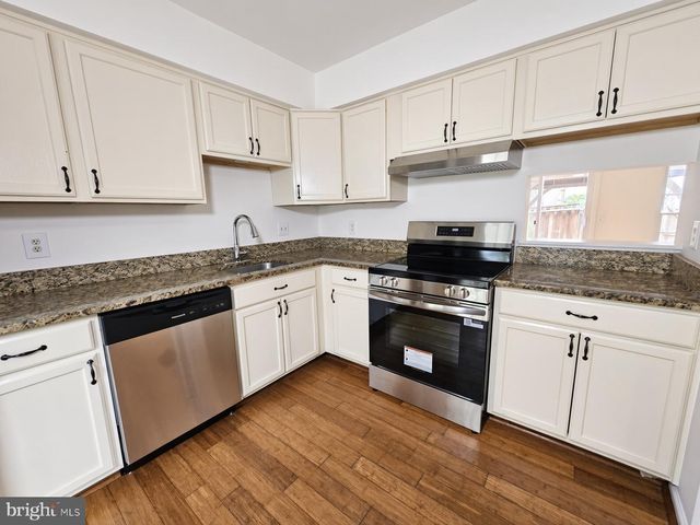 14829 HANCOCK CT, Centreville, VA 20120
