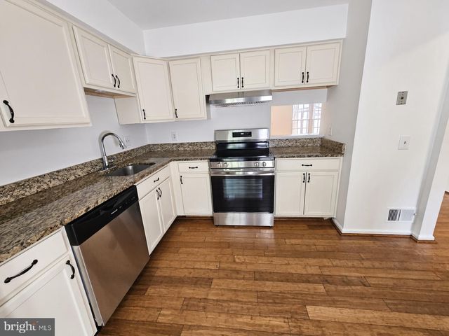 14829 HANCOCK CT, Centreville, VA 20120