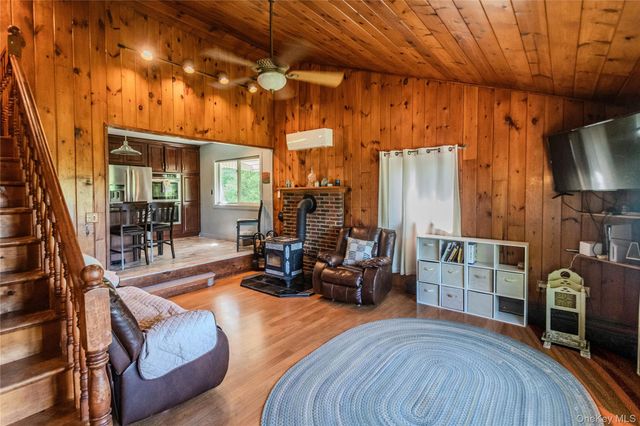 12 Ose Road, Highland, NY 12528