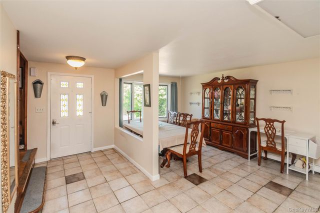 12 Ose Road, Highland, NY 12528