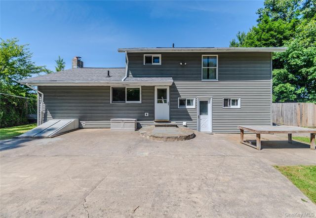 12 Ose Road, Highland, NY 12528