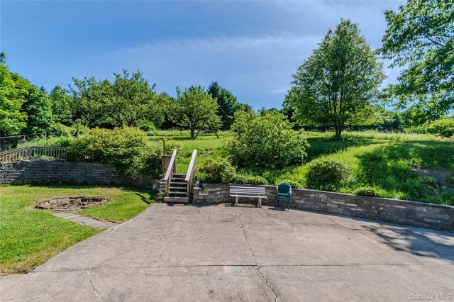 12 Ose Road, Highland, NY 12528