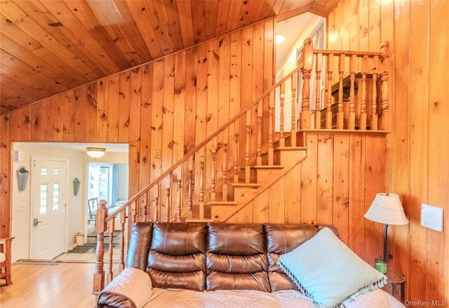 12 Ose Road, Highland, NY 12528
