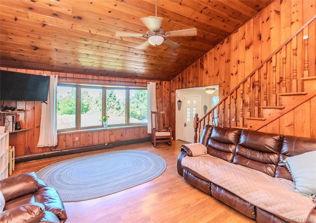 12 Ose Road, Highland, NY 12528