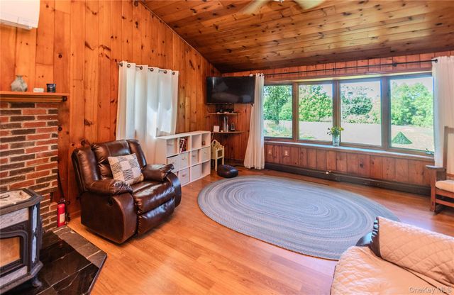 12 Ose Road, Highland, NY 12528