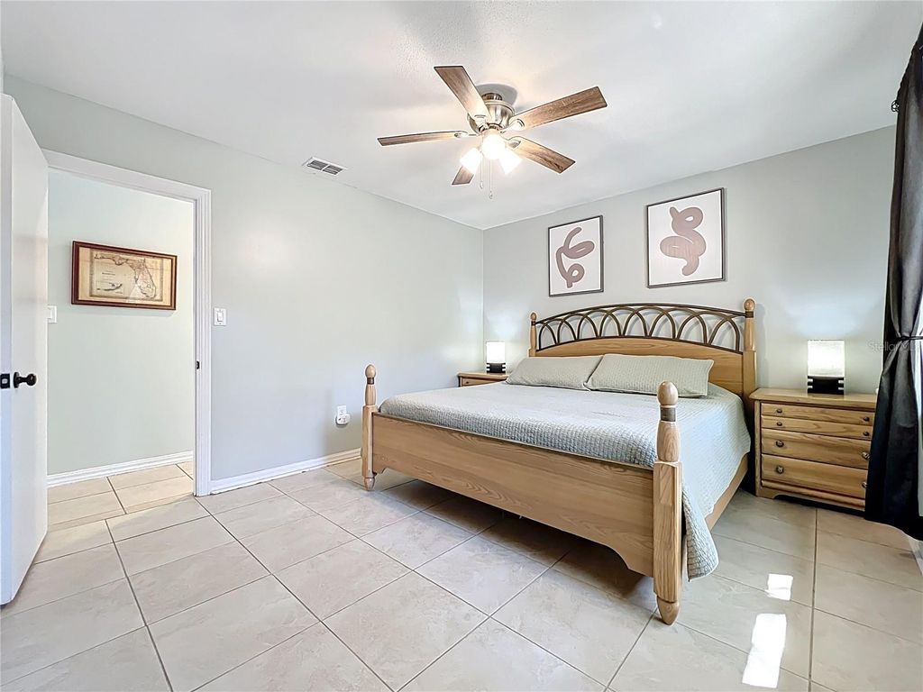 Image 31 of property listing at 1617 LAKE NETTIE COURT, Eustis, FL 32726