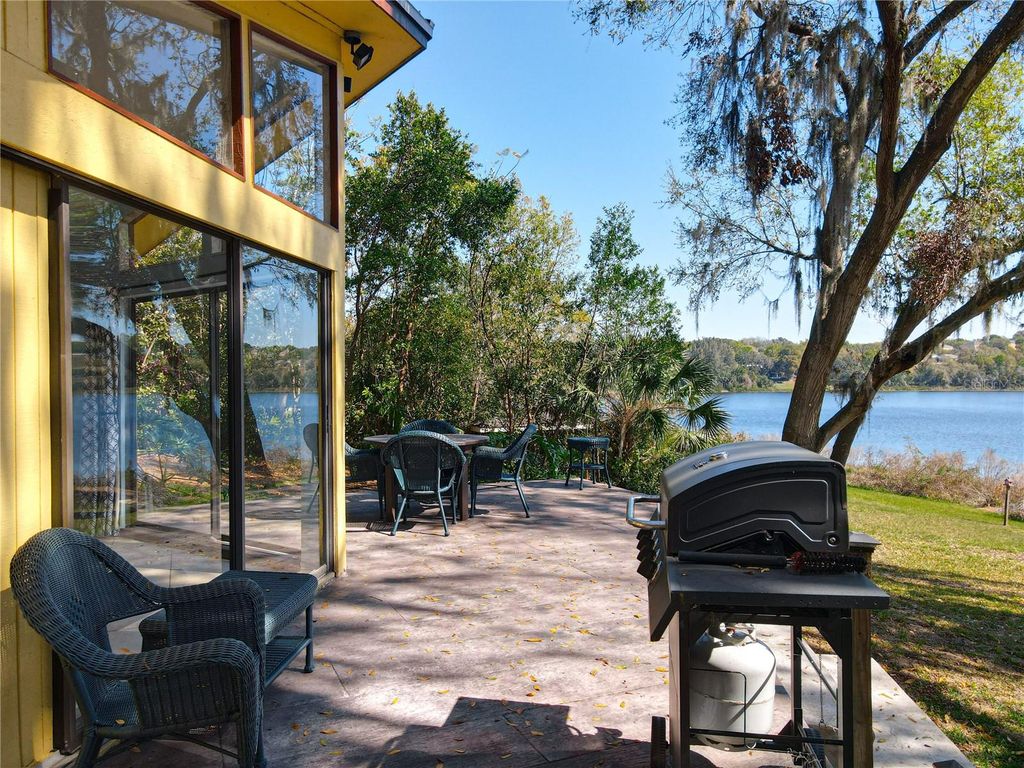 Image 42 of property listing at 1617 LAKE NETTIE COURT, Eustis, FL 32726